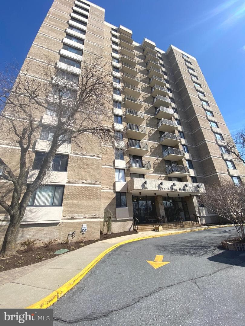 118 Monroe Street #709, Rockville