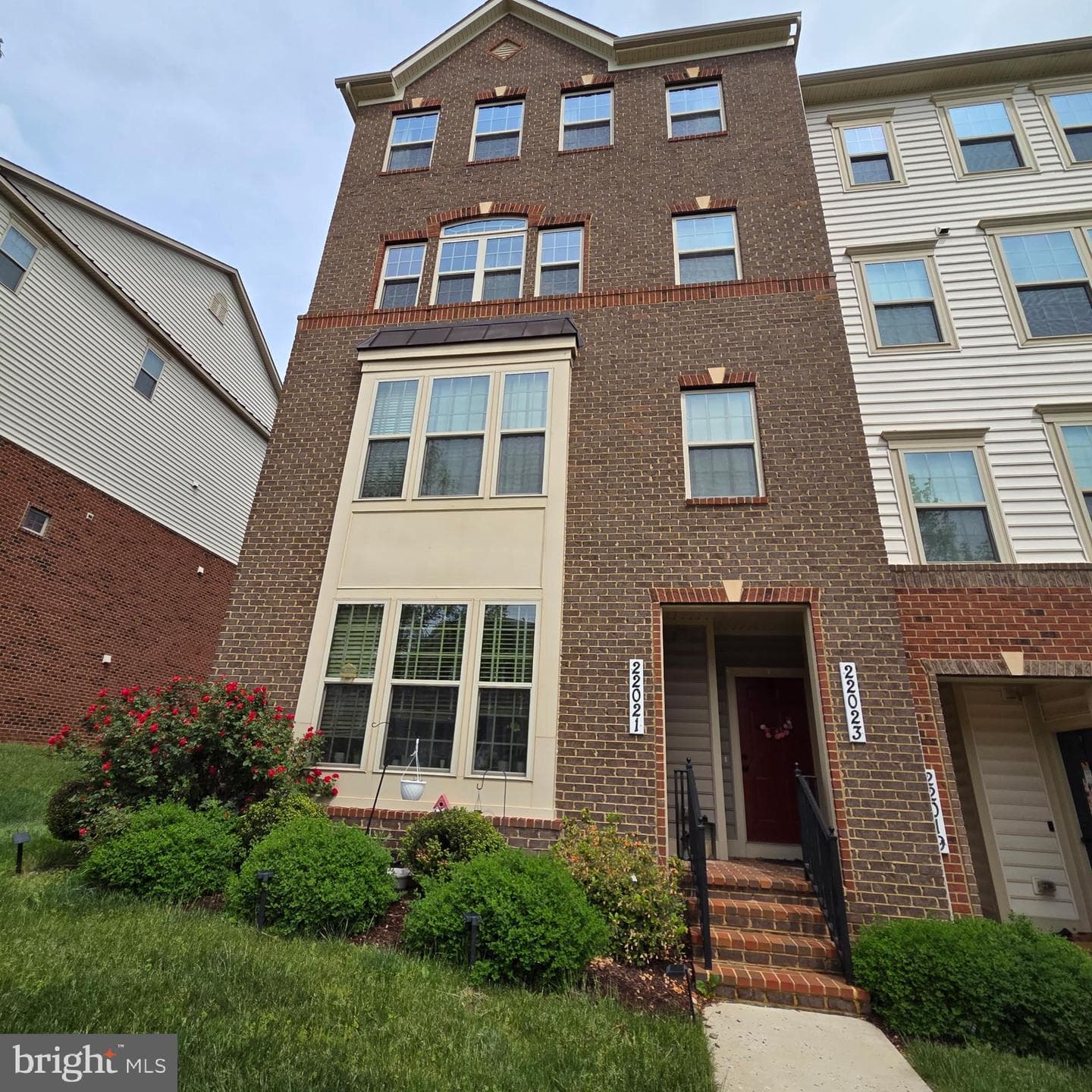 22021 Broadway Avenue #402l