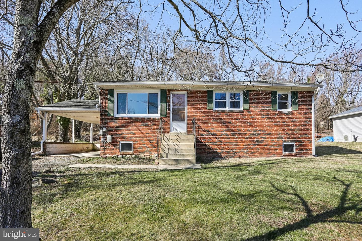 5006 Meadowbrook Drive photo 1