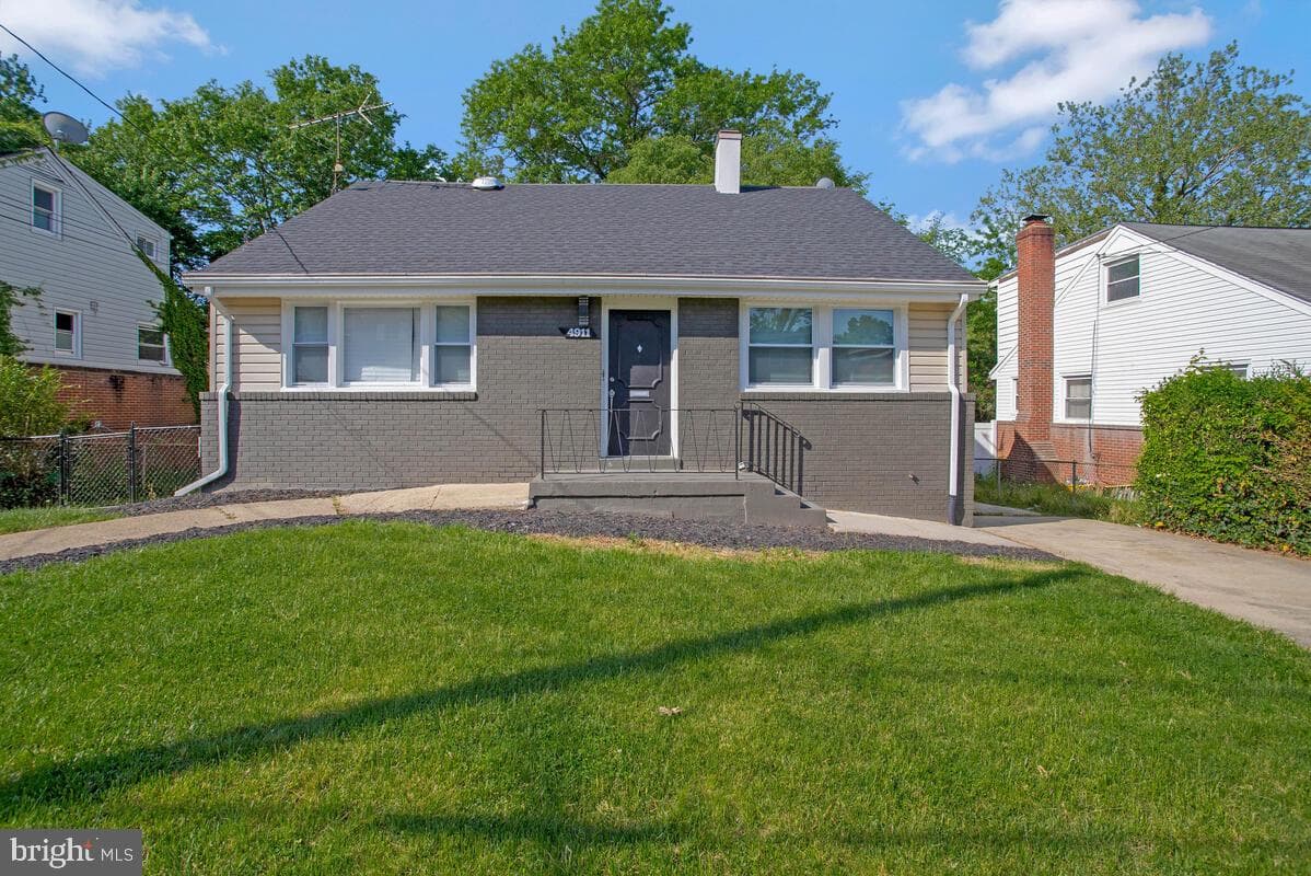 4911 Maury Place photo 1