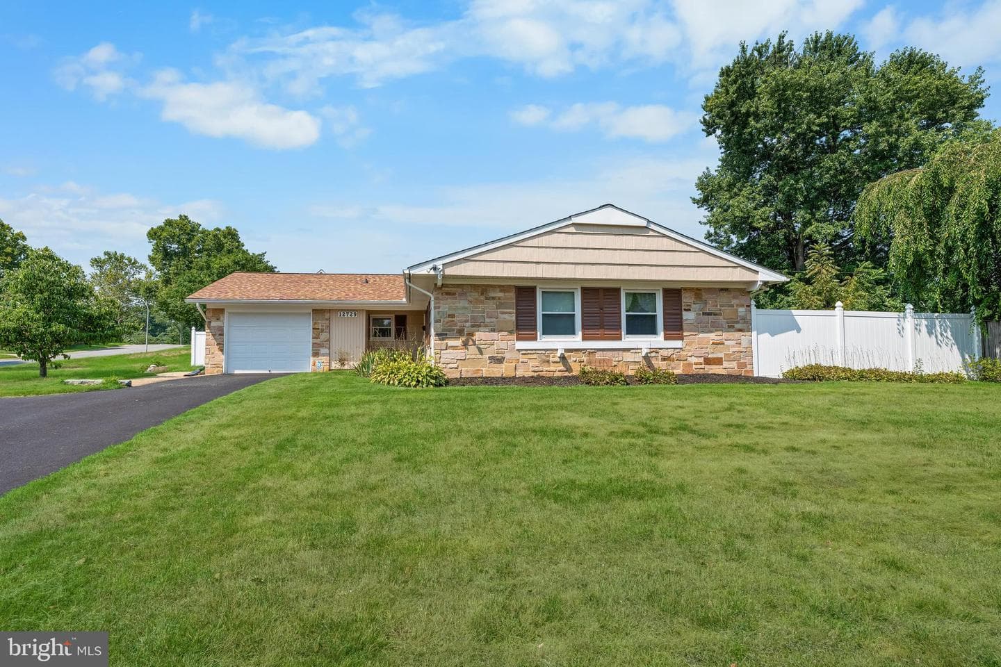 12729 Buckingham Drive photo 1