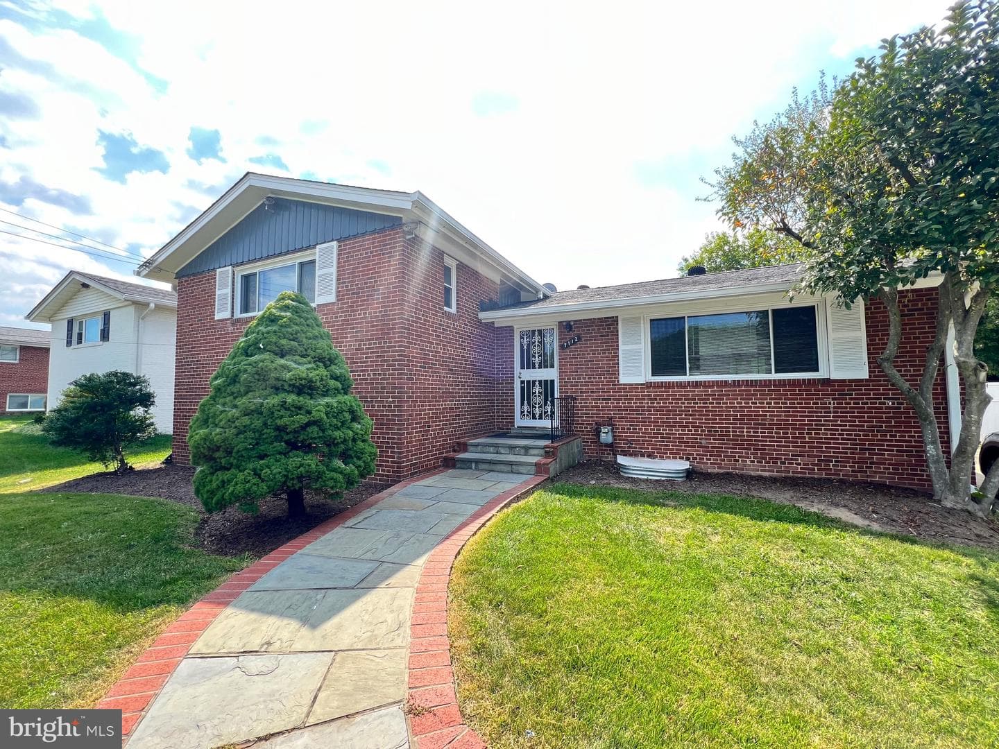 7112 Adelphi Road photo 1