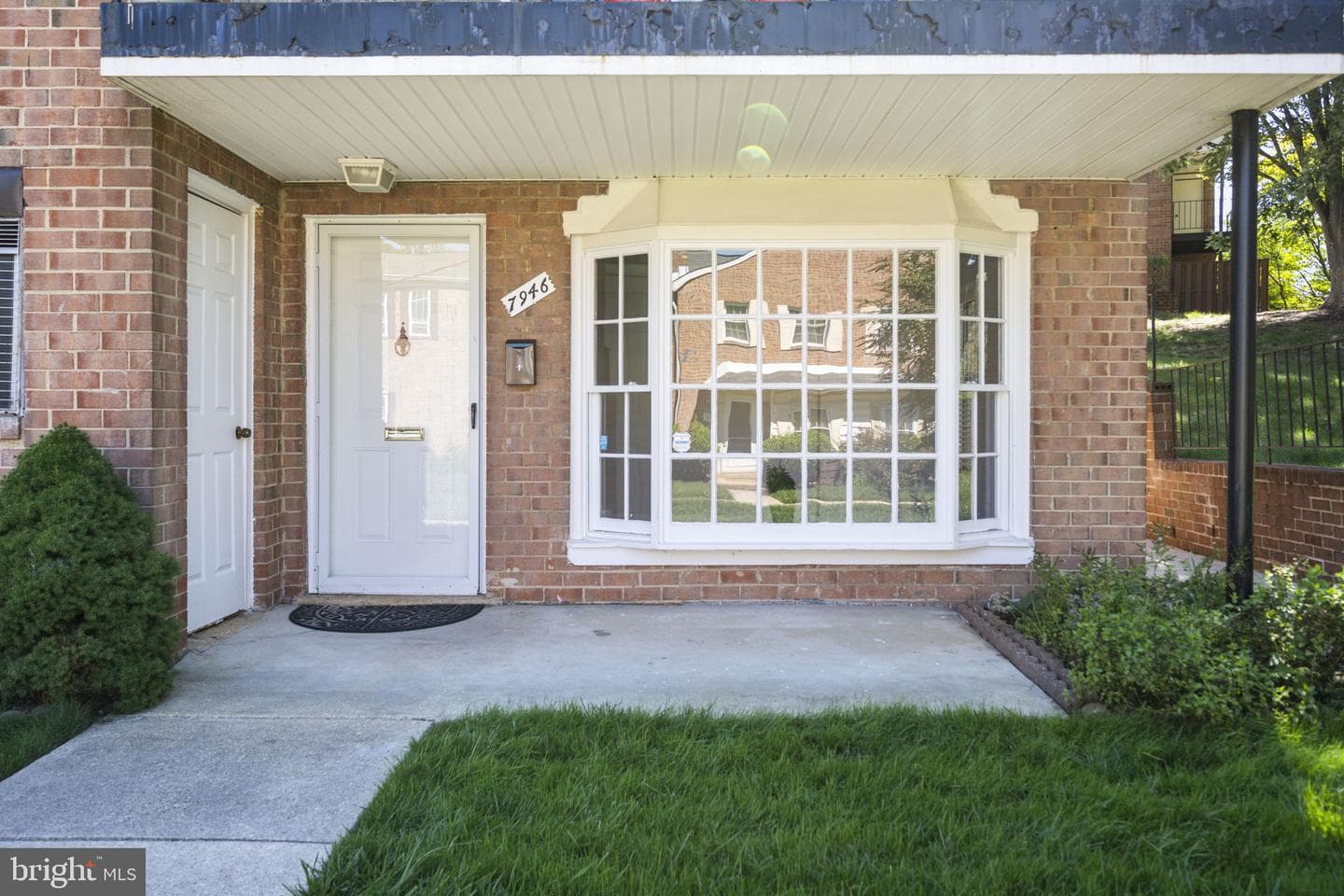 7946 Lakecrest Drive photo 1