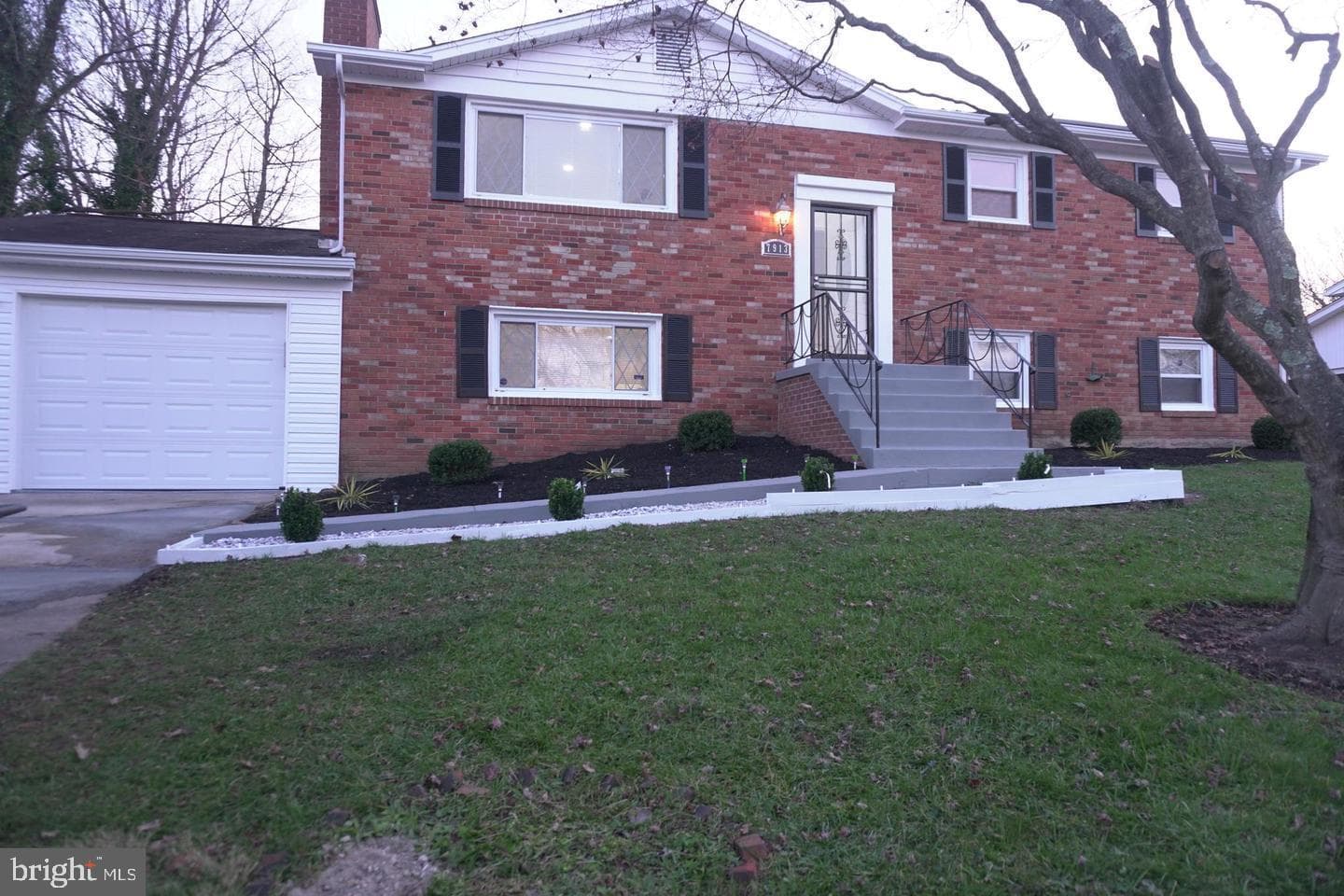 7913 Daniel Drive photo 1