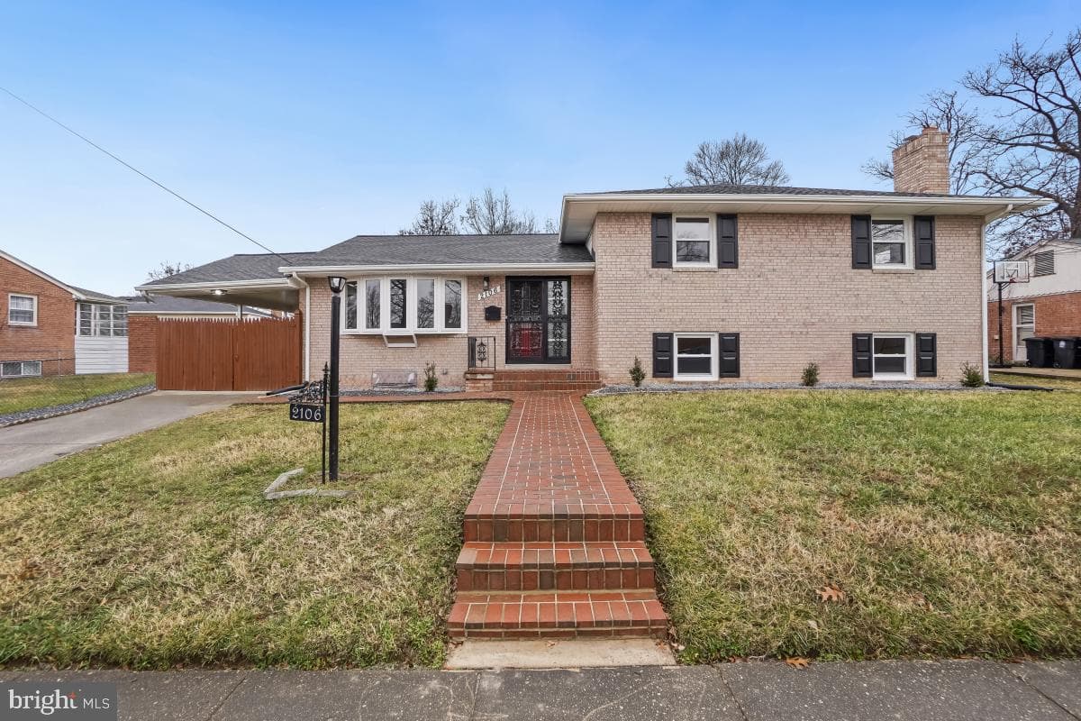 2106 Oakwood Street photo 1