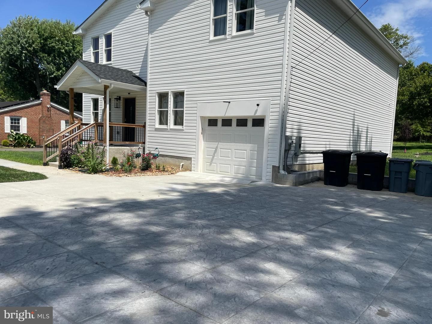 1804 Thomas Road photo 1