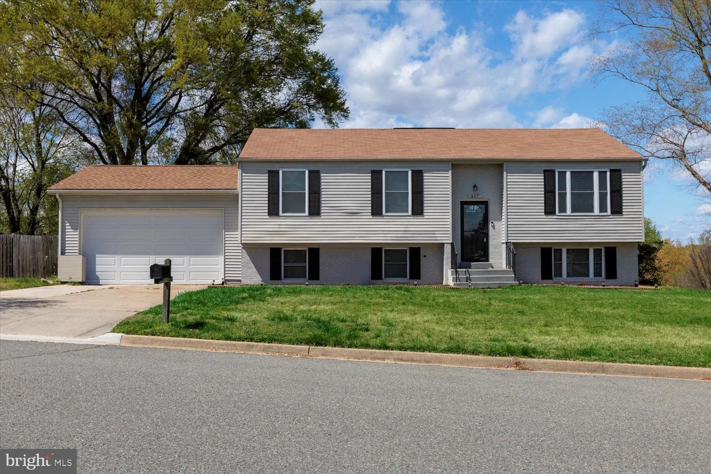617 Castlewood Drive photo 1