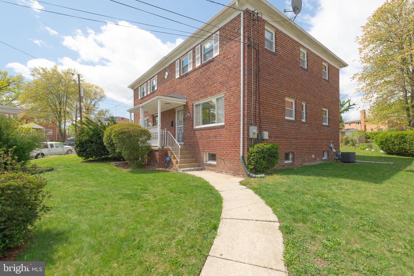 4007 28th Avenue photo 1