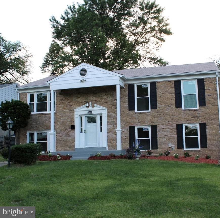 1305 Wendover Court photo 1