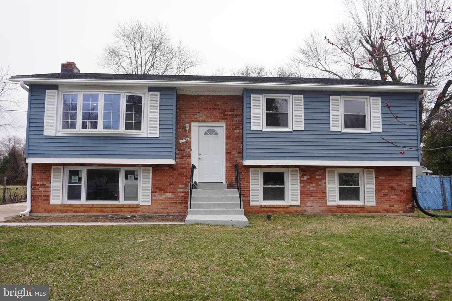 10122 Griff Drive photo 1