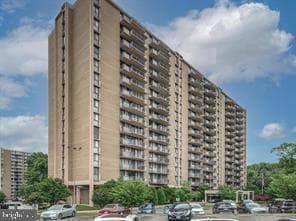 6100 Westchester Park Drive #804 photo 1