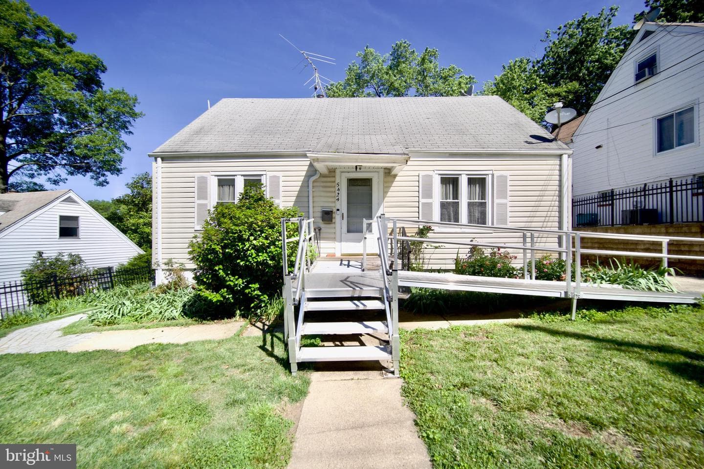 5424 Varnum Street photo 1