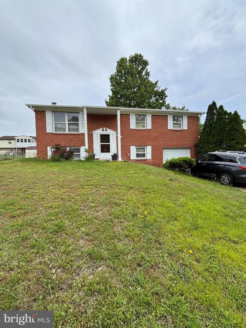 8916 Goldfield Place photo 1