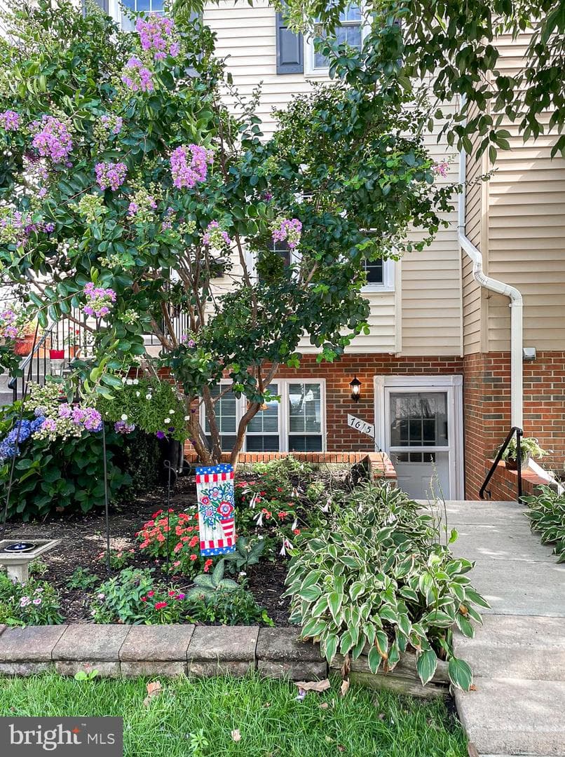 7615 North Arbory Way #121 photo 1