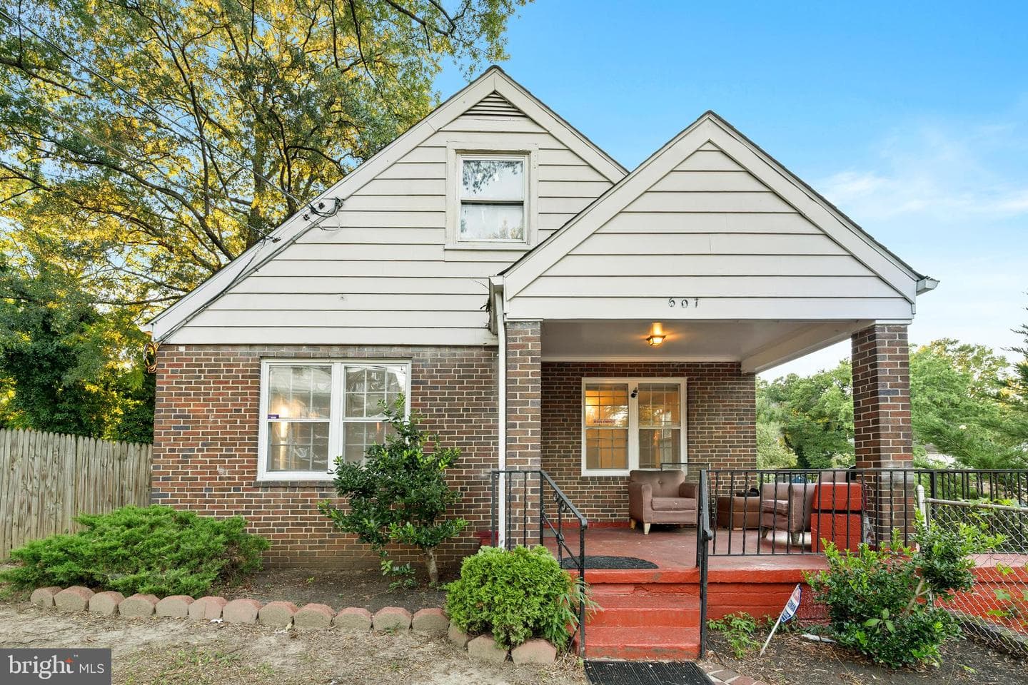 607 Larchmont Avenue photo 1