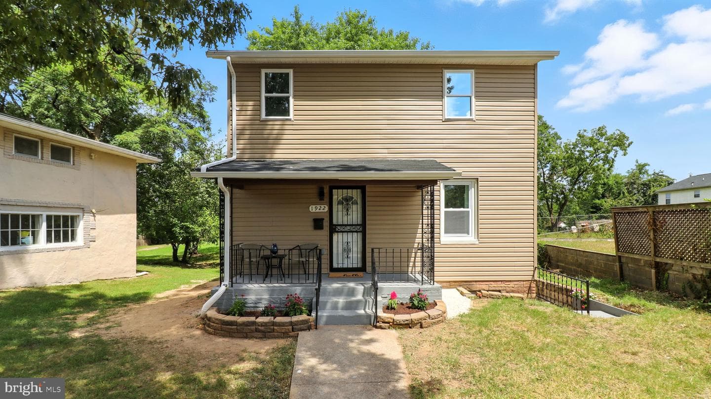 1922 Campbell Drive photo 1