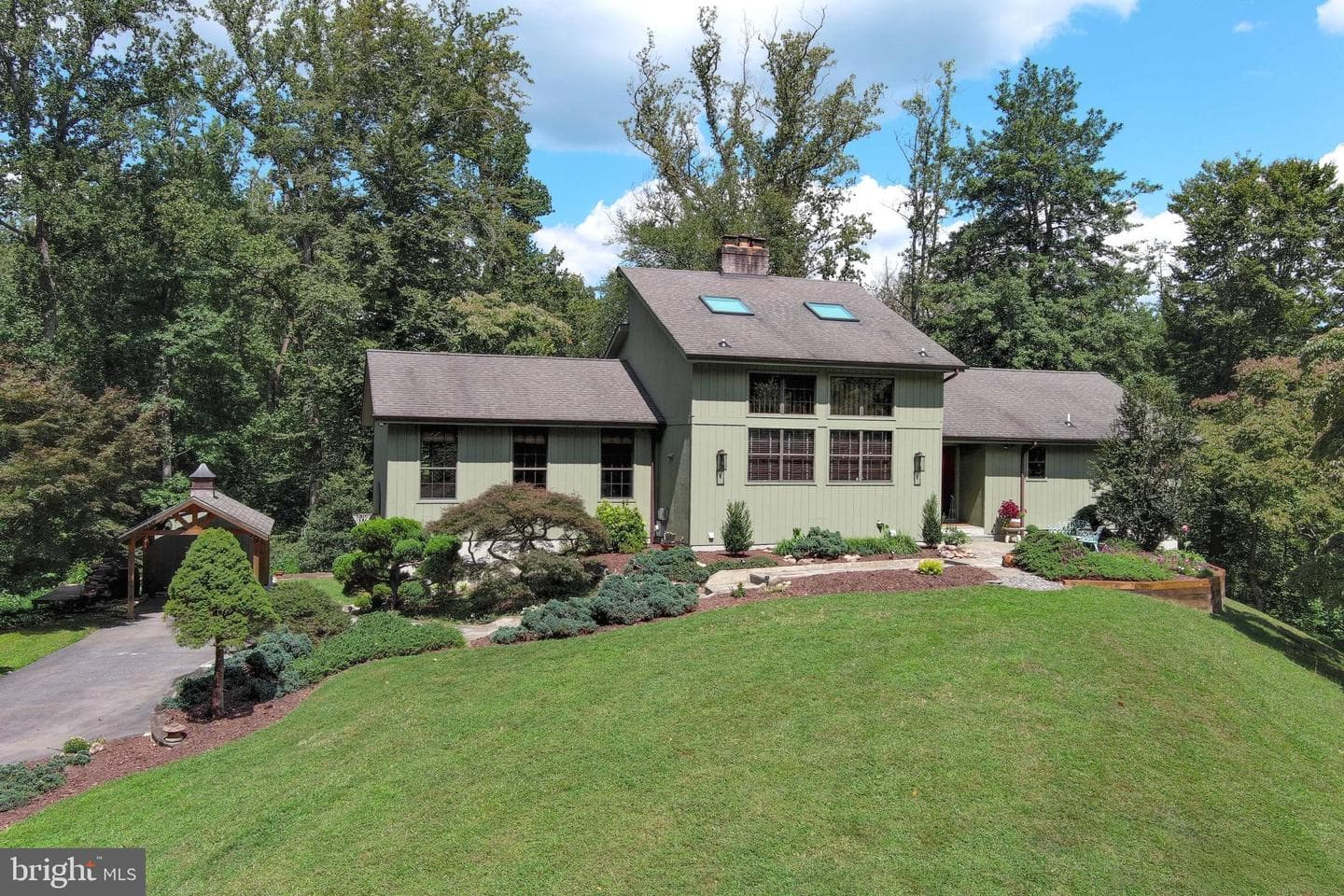 2520 Colonial Road photo 1