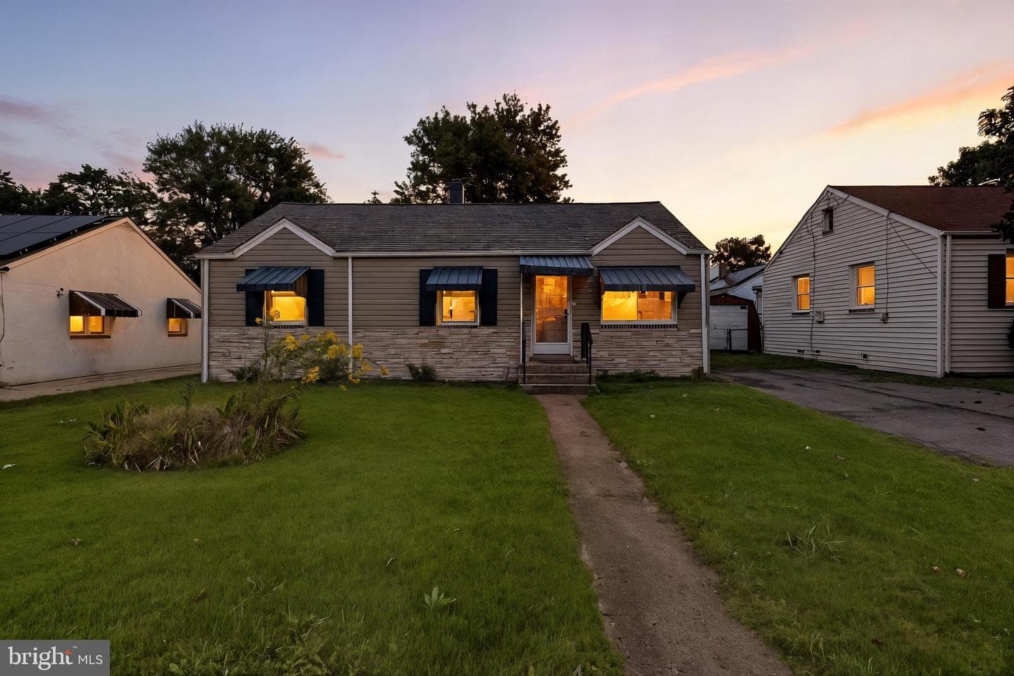 5024 Addison Road photo 1