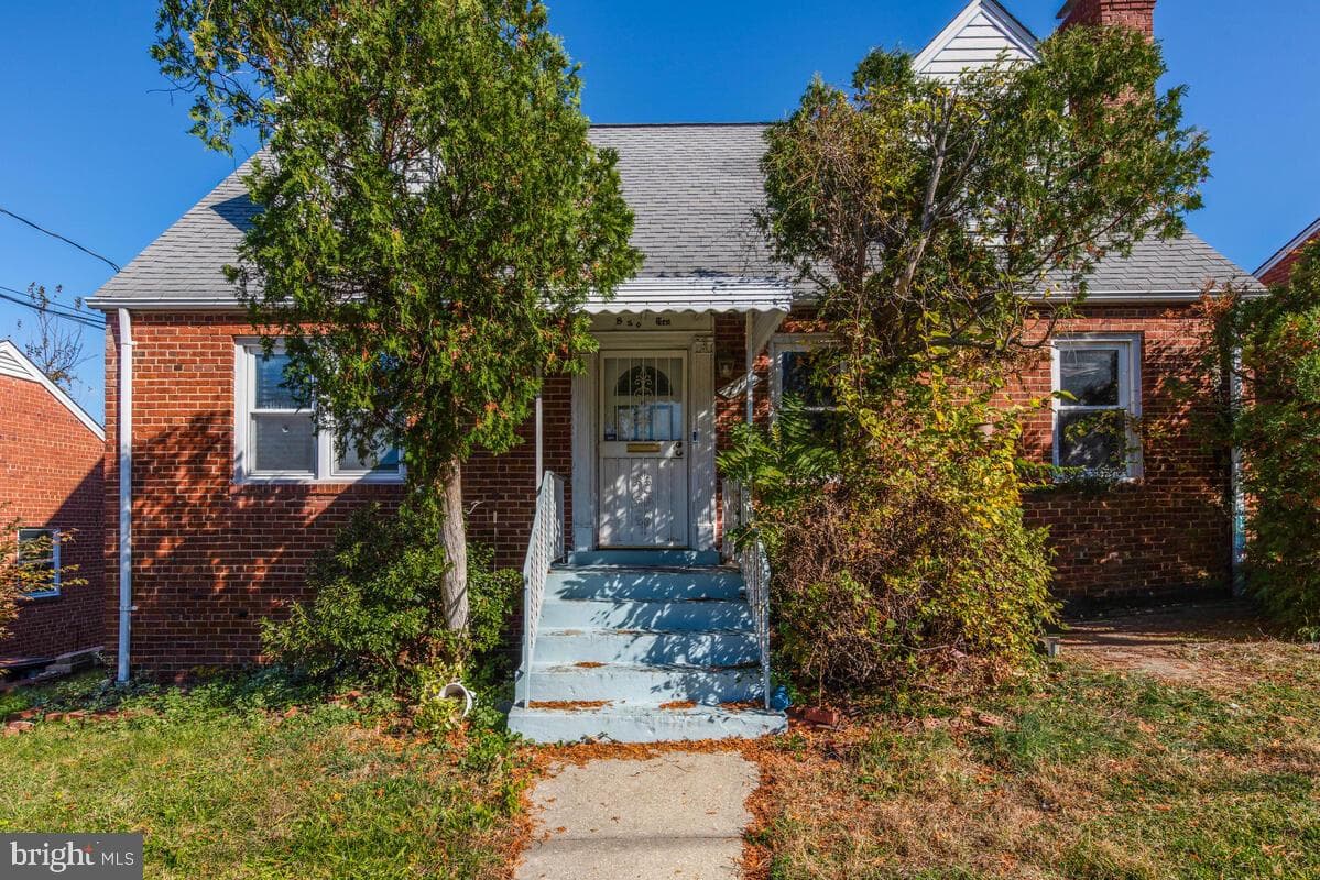 710 Somerset Place photo 1