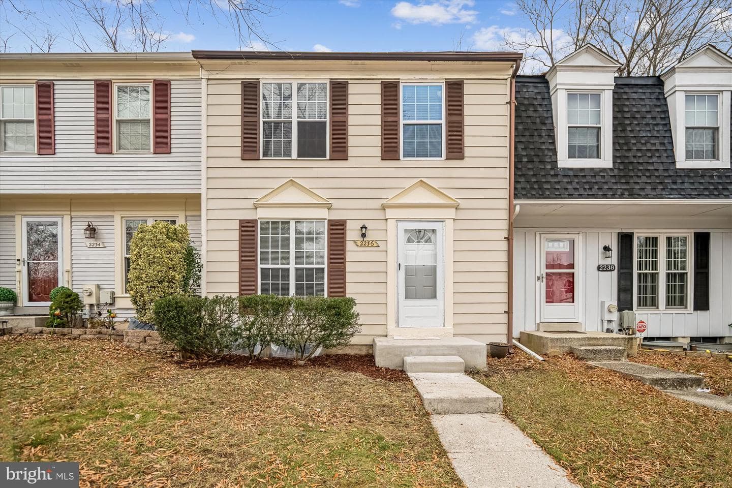 2236 Prince Of Wales Court photo 1