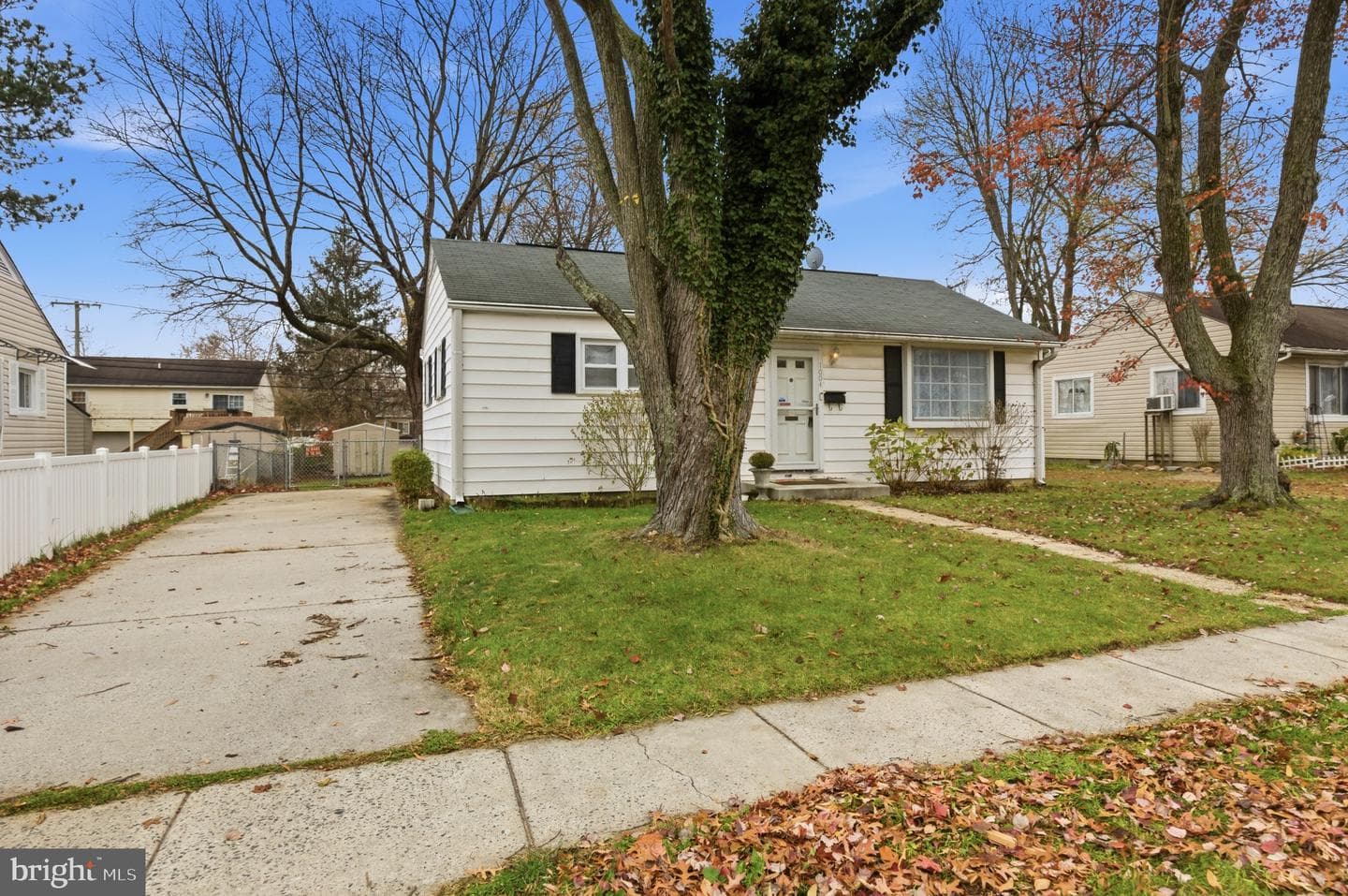 1004 Marton Street photo 1
