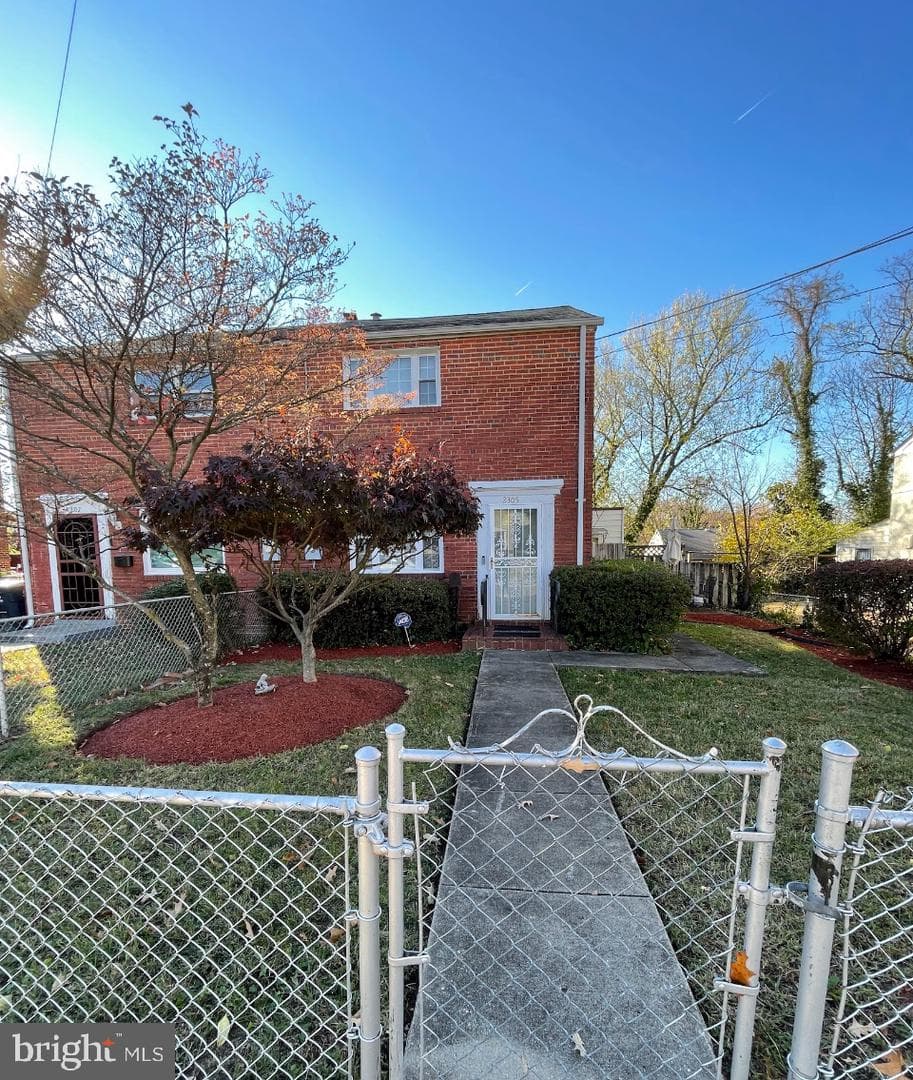 2305 Houston Street photo 1