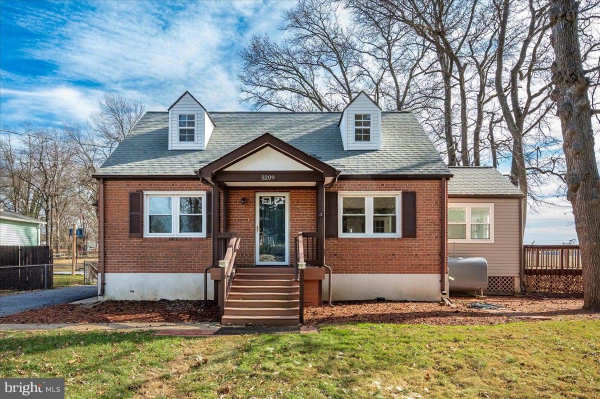5209 Cochran Road photo 1