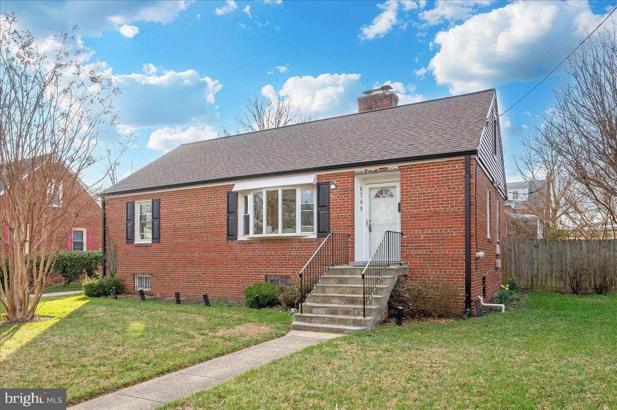6709 Kipling Parkway photo 1