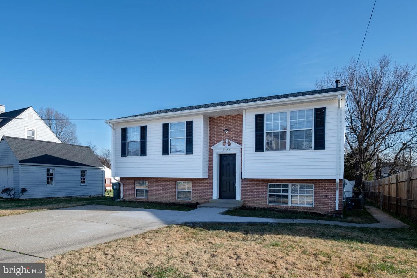 5005 Apache Street photo 1