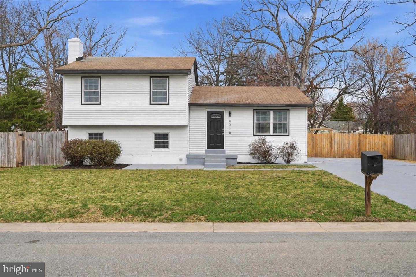 6018 Woodland Lane photo 1