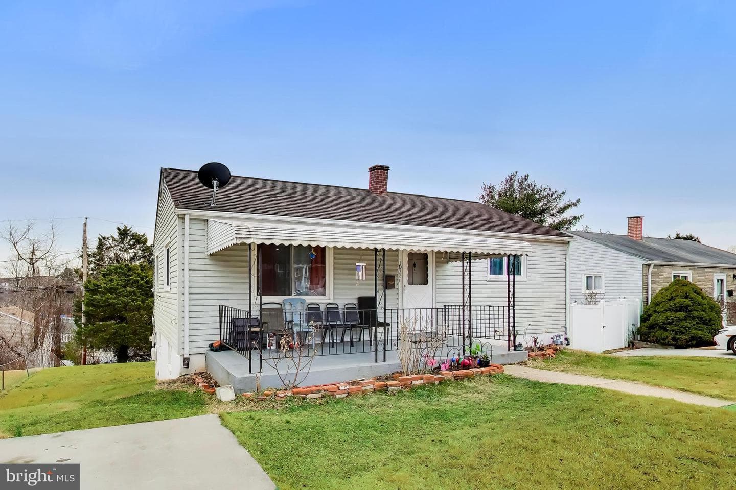 1028 Ward Street photo 1