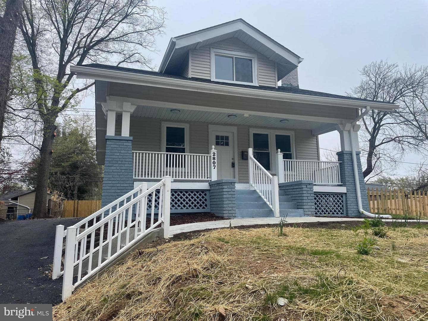 2807 Belleview
