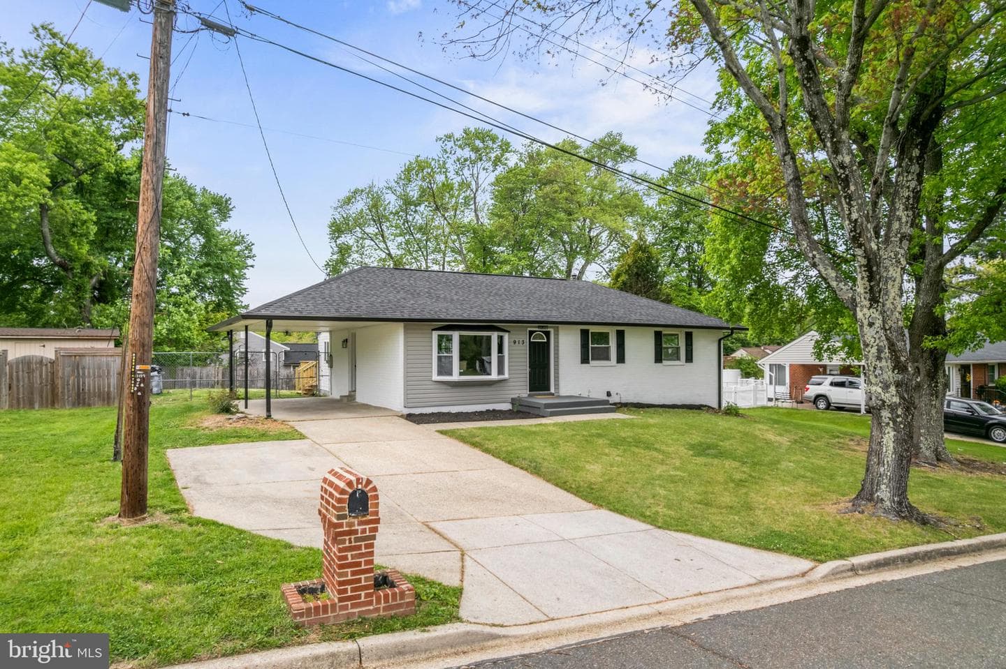 913 Applewood Street photo 1