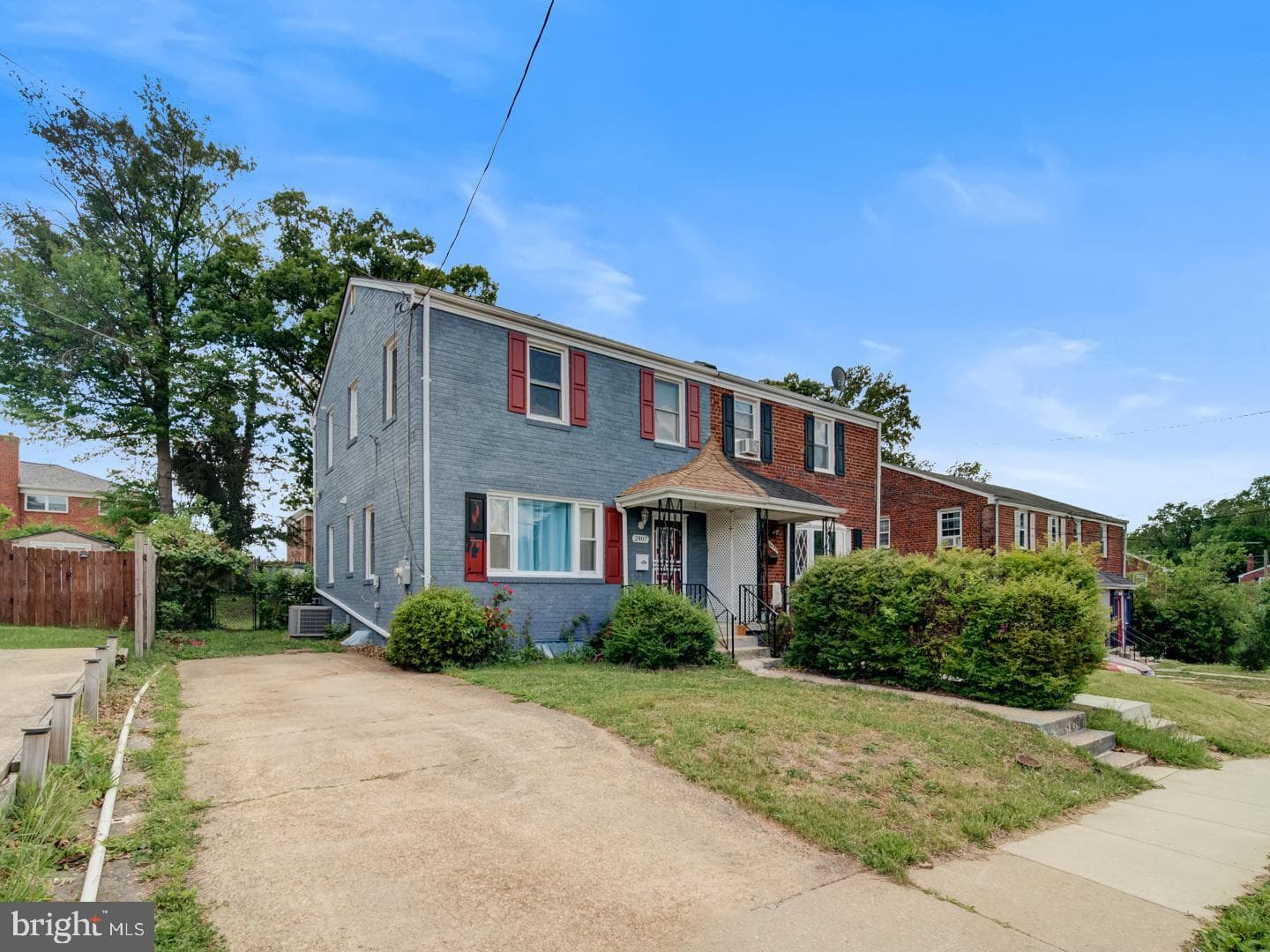 2407 Saint Clair Drive