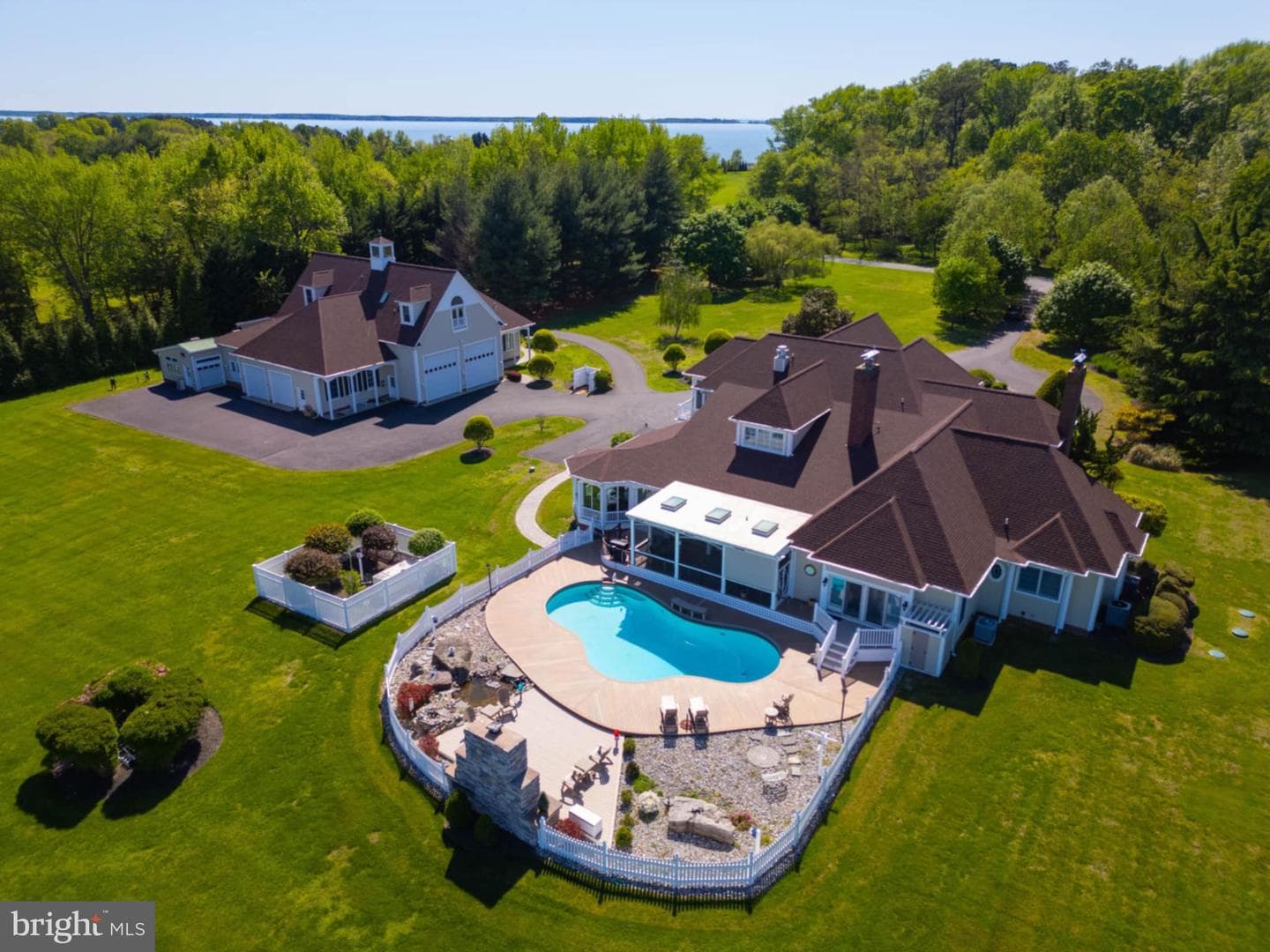 3027 Bennett Point Road photo 1