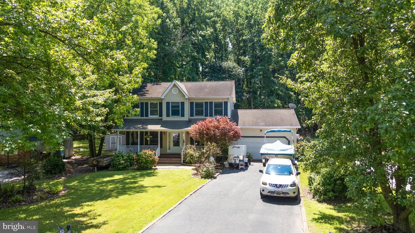 335 Larch Place photo 1