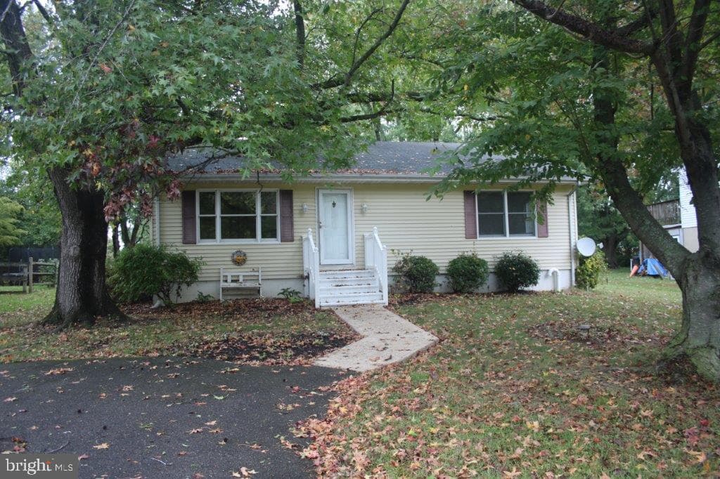 914 Petinot Place photo 1