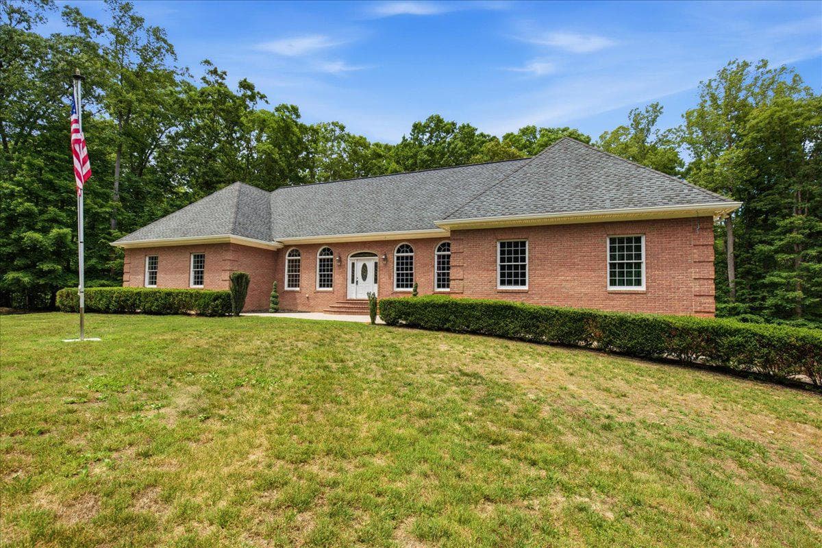 27320 Harpers Court, Mechanicsville