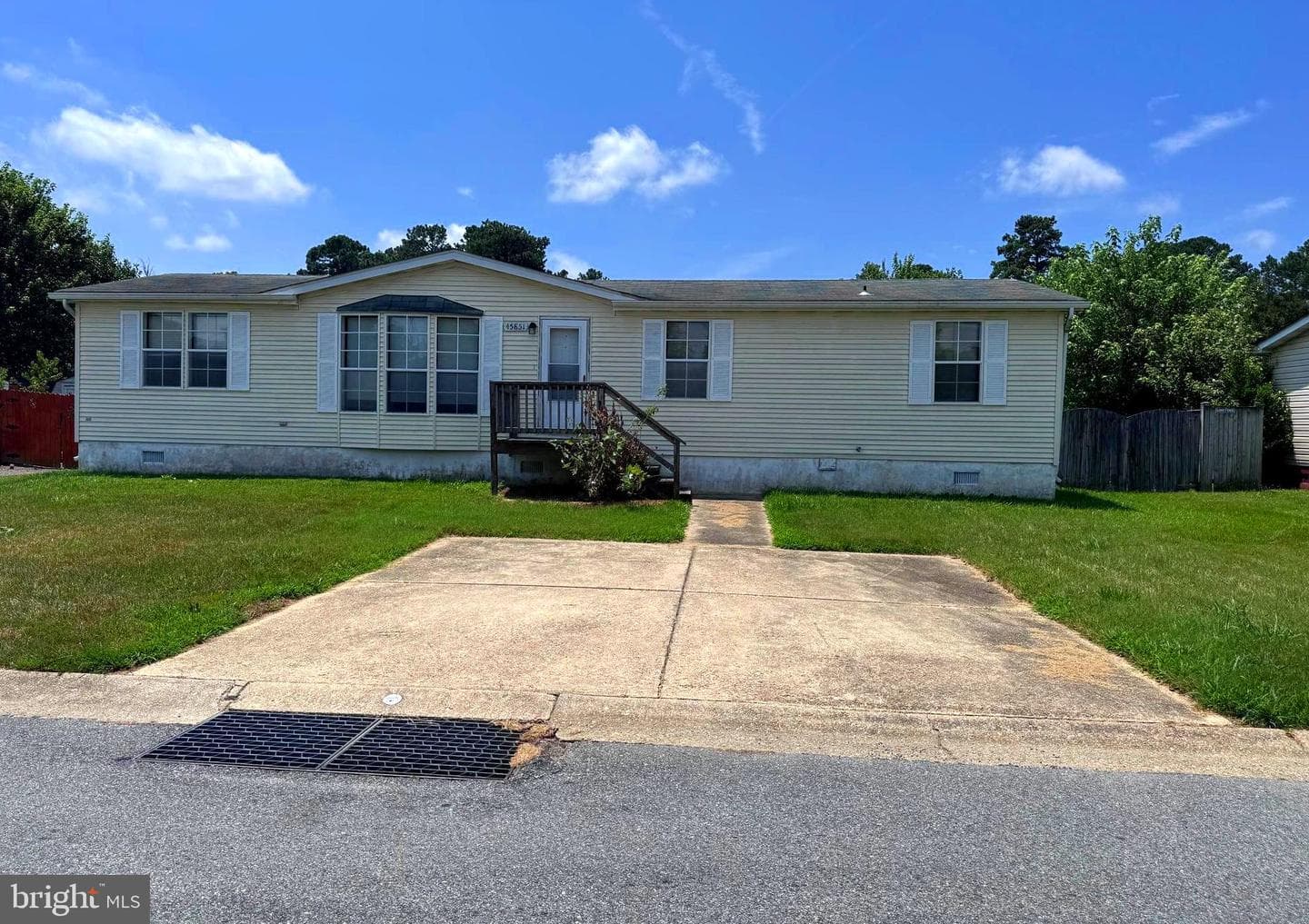 45851 N Poteat Court photo 1
