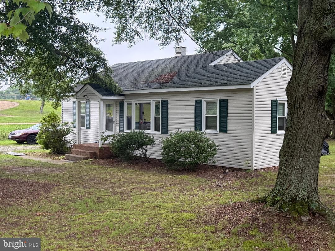 24992 Sotterley Road photo 1