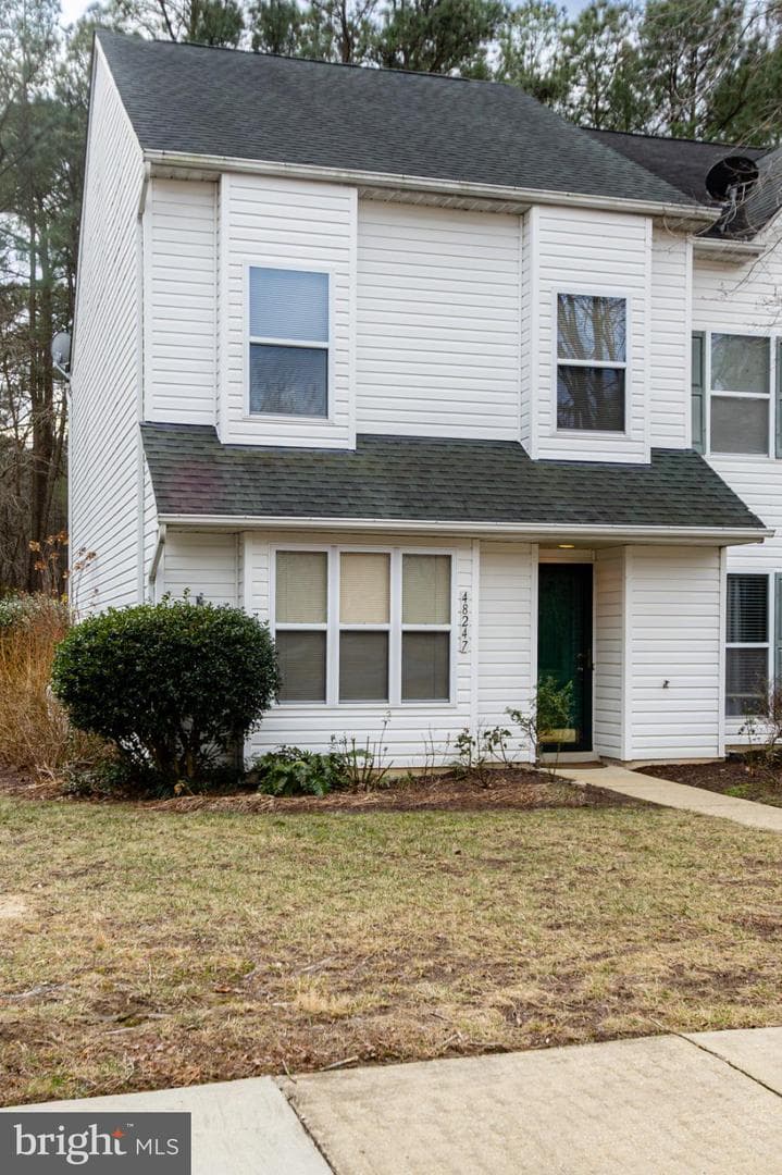 48247 Picketts Harbor Court photo 1