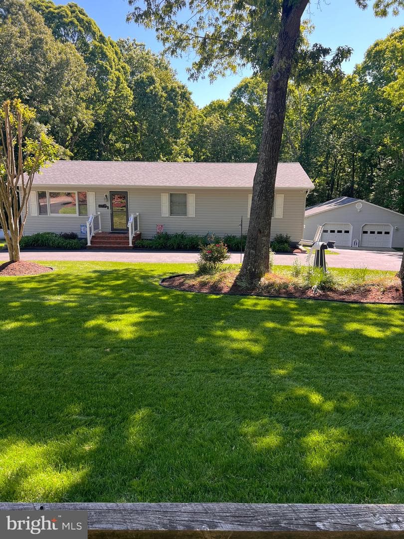 23008 Hopton Lane photo 1