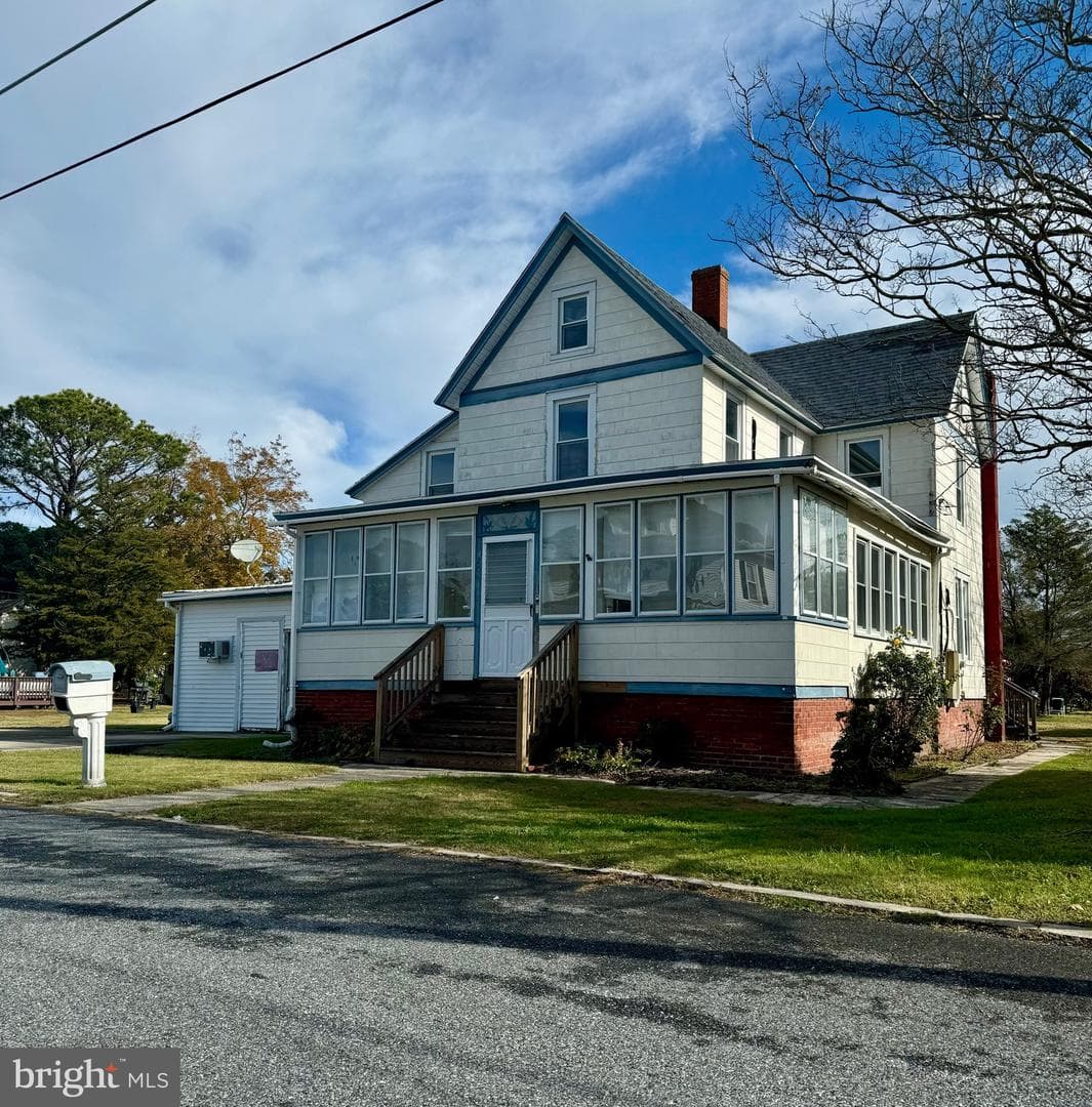 206 Laird Avenue photo 1