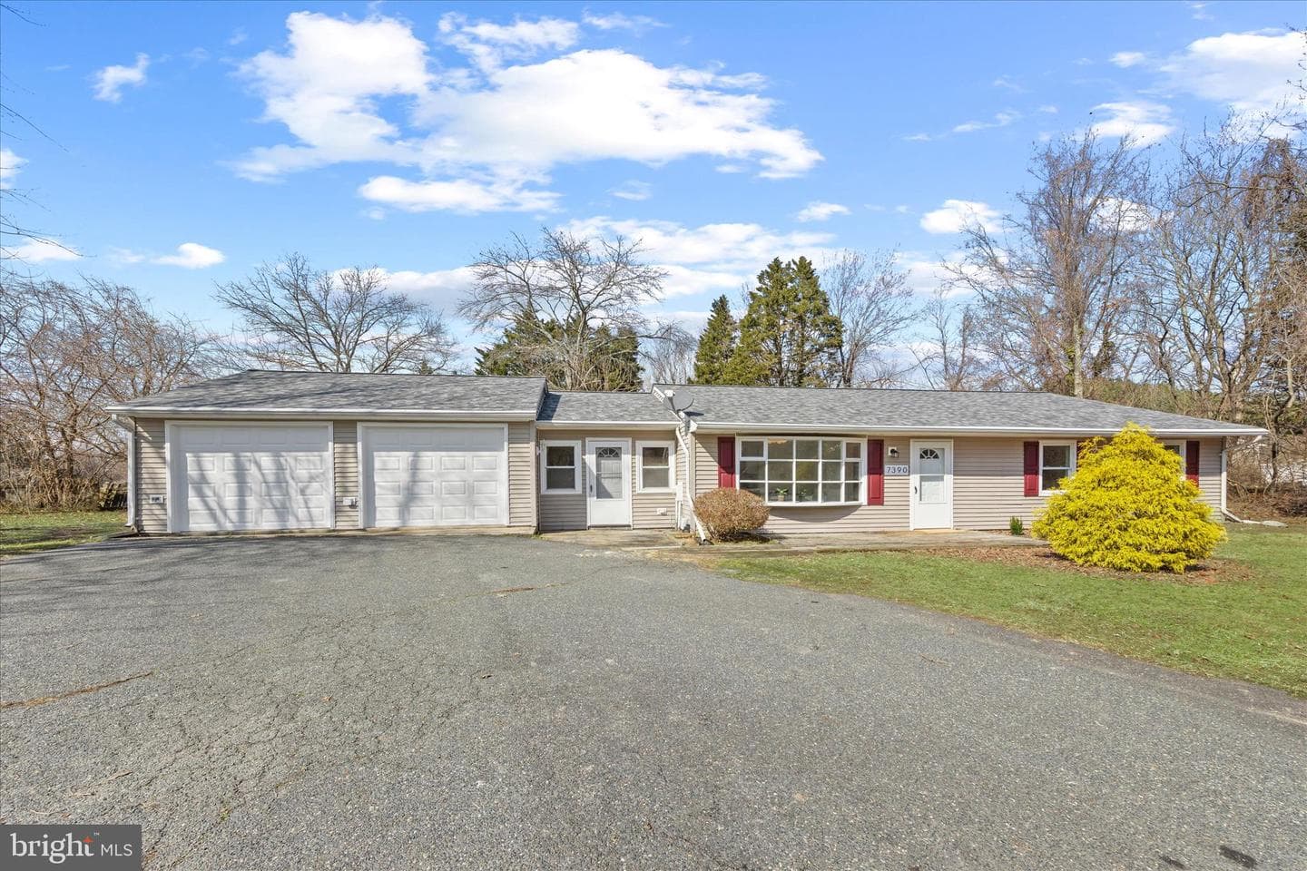 7390 Patrick Road photo 1
