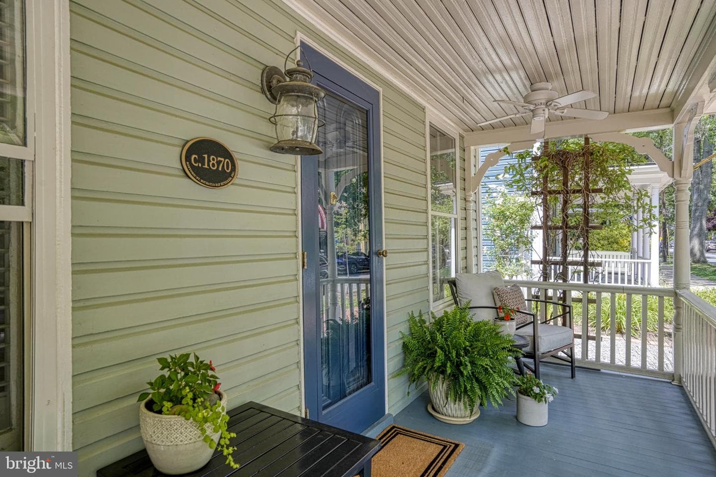 107 E Chestnut