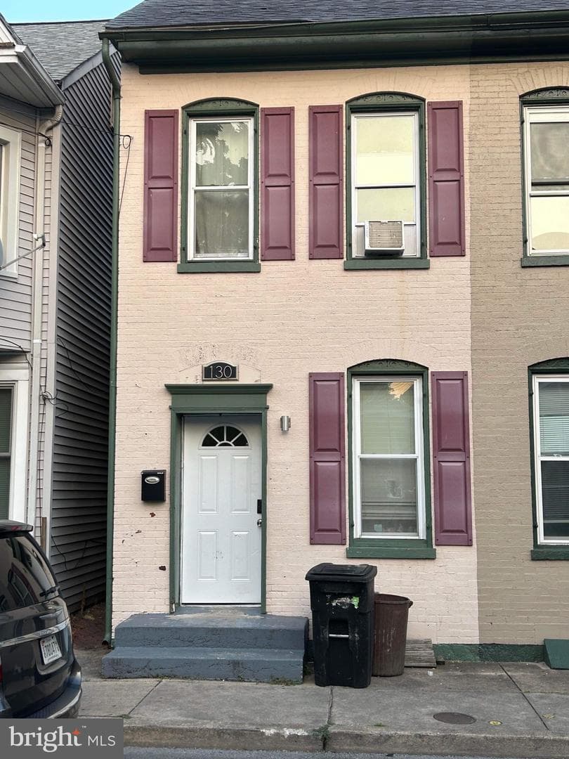 130 N Locust Street photo 1