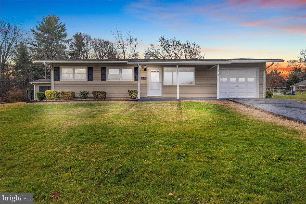 1207 Outer Drive photo 1