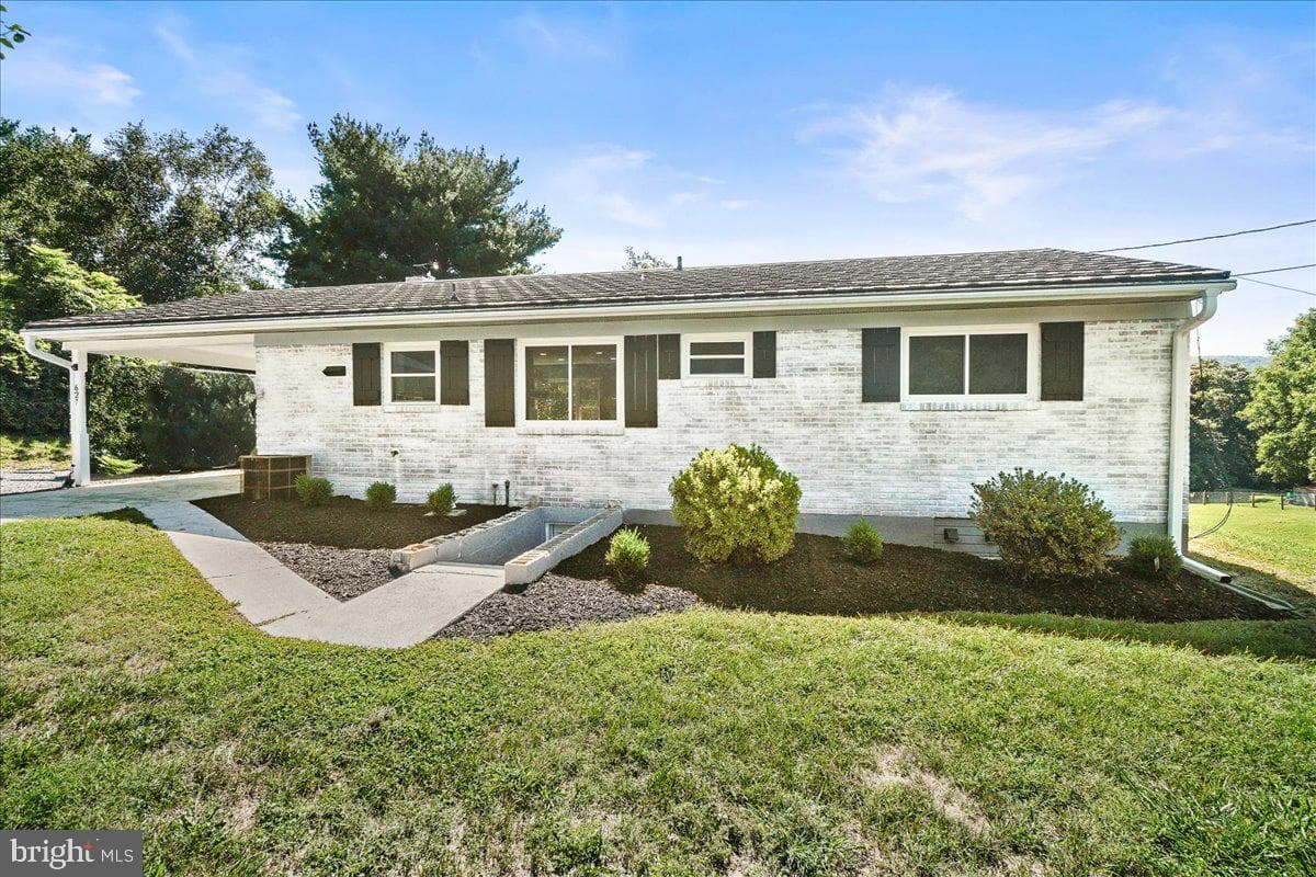 627 Docs Lane photo 1