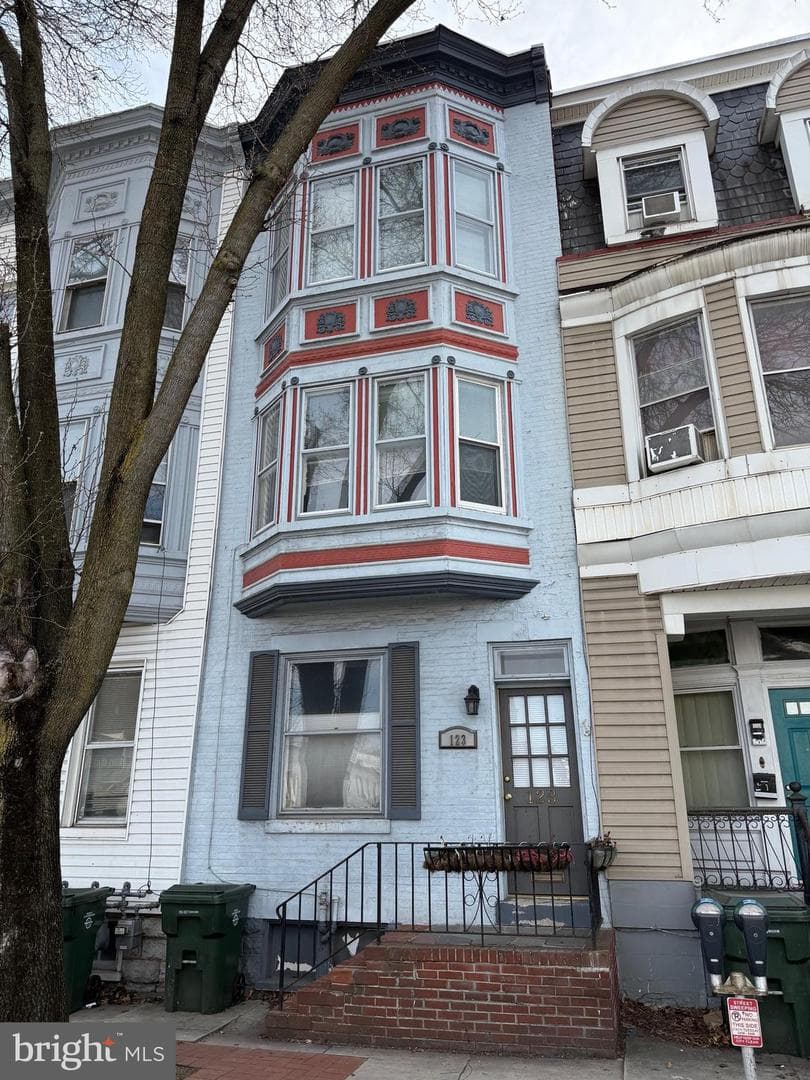123 E Washington Street photo 1