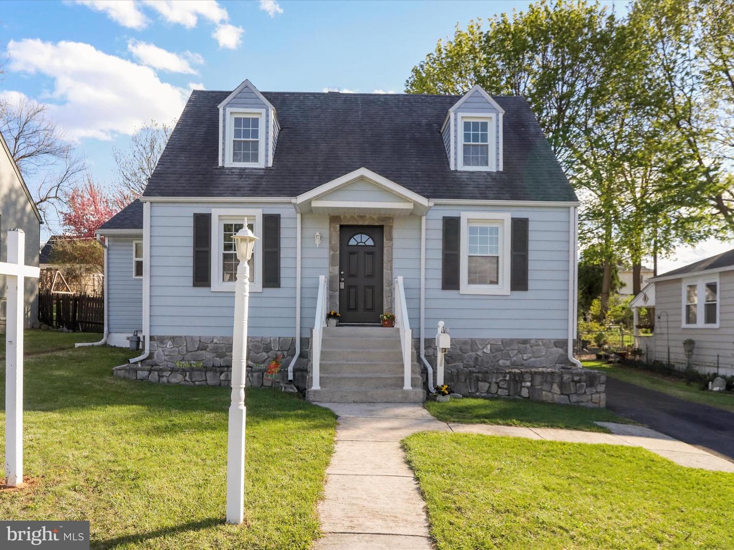 1045 Columbia Road photo 1